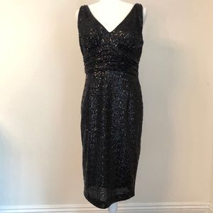Black sequined cocktail dress 🍸